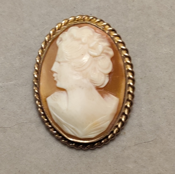 Antique RARE left facing 14k GF carved shell cameo brooch - Picture 2 of 5